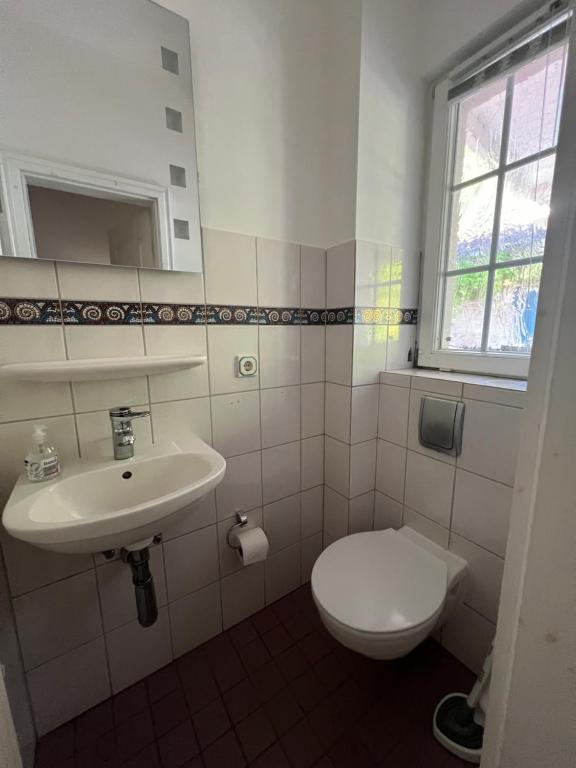 Gäste-WC mit Fenster