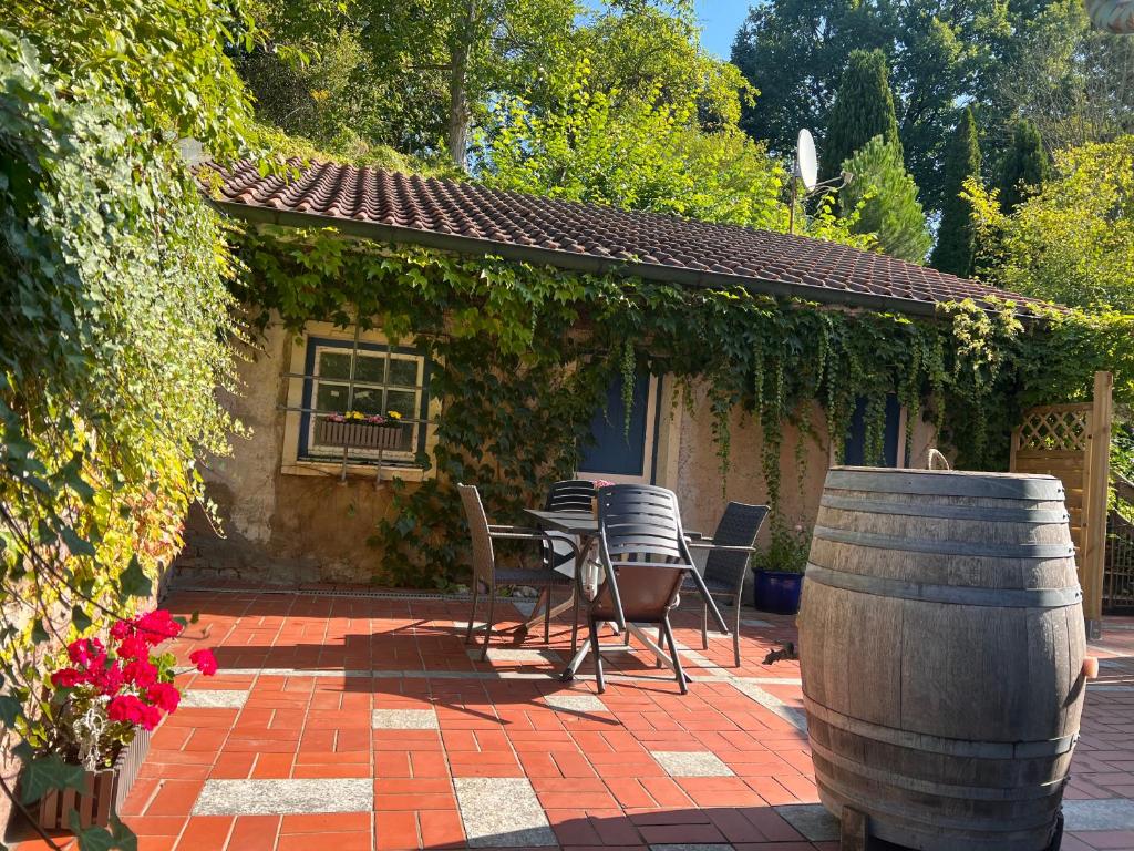 Terrasse im grünen Innenhof